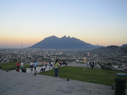 Monterrey desde la MacroBandera en el Cerro del Obispado