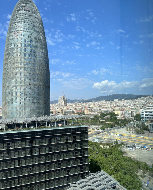 Barcelone : Torre Agbhar, bidonville, la Sagrada familia