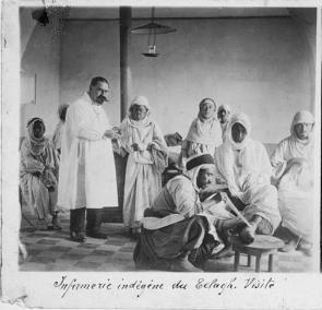 Infirmerie indigène du Télagh. Visite. 1900. Algérie. ANOM.